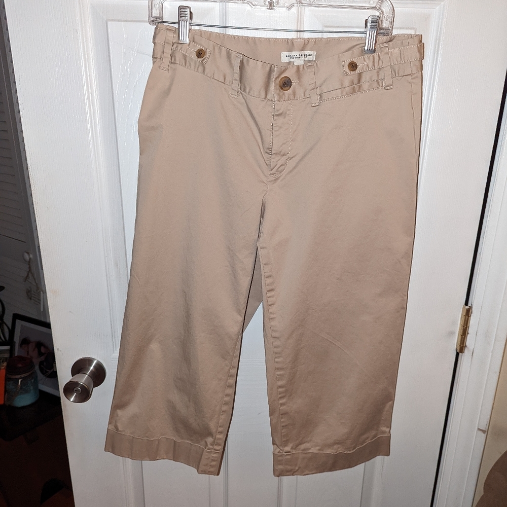 Banana Republic contour fitted crop chico pants size 8.. wide leg